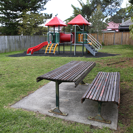 Lion Street Playground and picnic bench